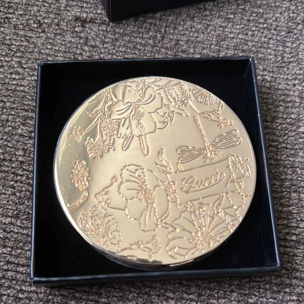 Gucci Flora Gold Compact - Picture 3 of 3